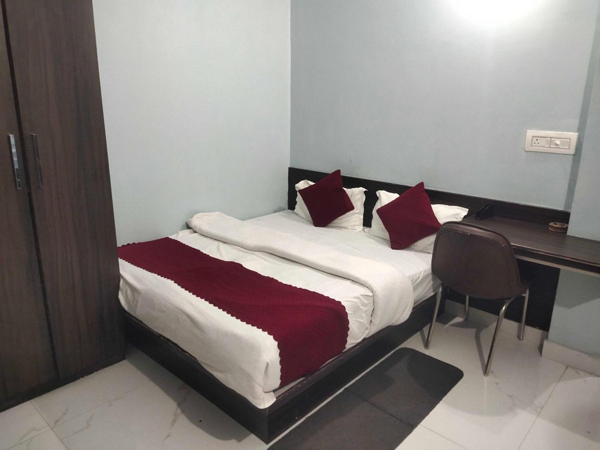 Hotel O Home Aditya Inn Suits Homestay Ayodhya Экстерьер фото